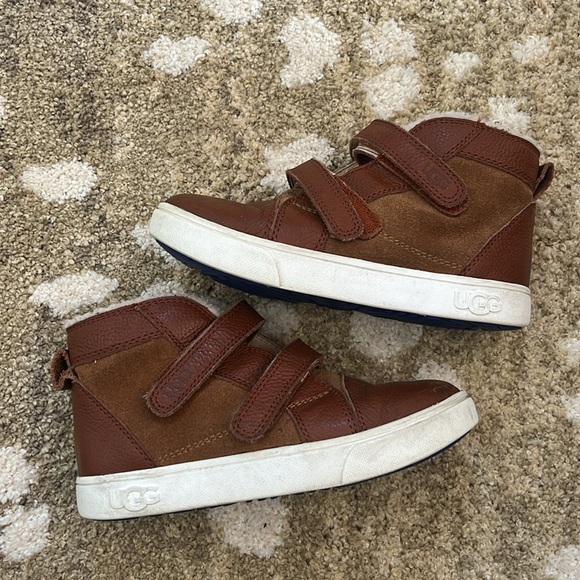 Boys UGG boots size 12 - Picture 2 of 9